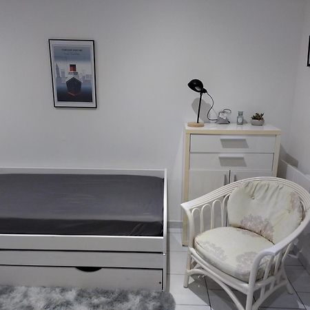 Charmant Studio Canape Lit Netflix Prime Video Dazn Wifi ル・アーヴル エクステリア 写真