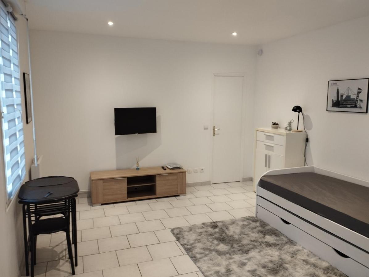 Charmant Studio Canape Lit Netflix Prime Video Dazn Wifi ル・アーヴル エクステリア 写真